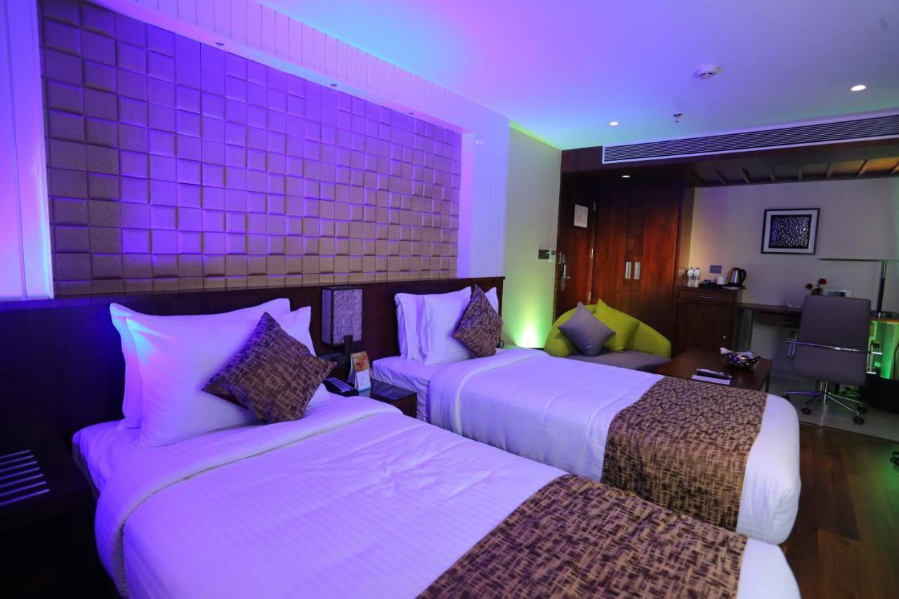 Hotel Coral Isle Kochi Exterior foto